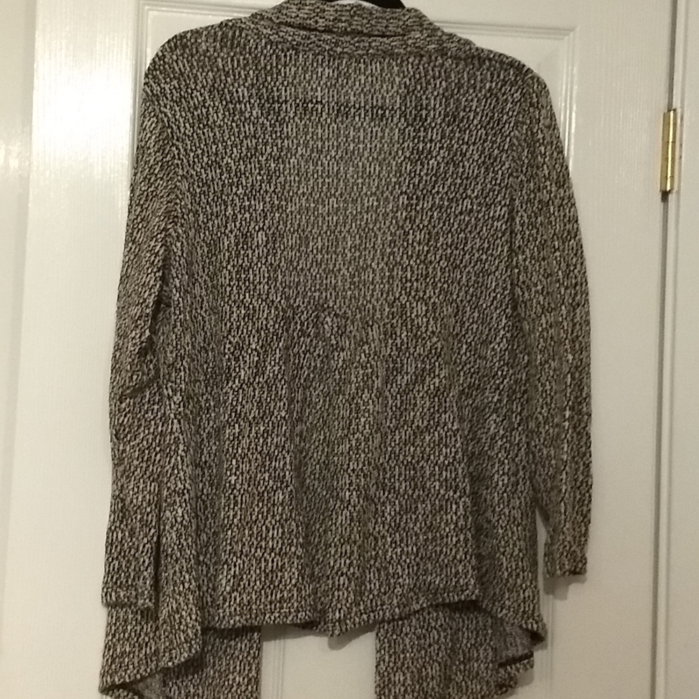 Pretty Cardigan - Picture 3 of 4